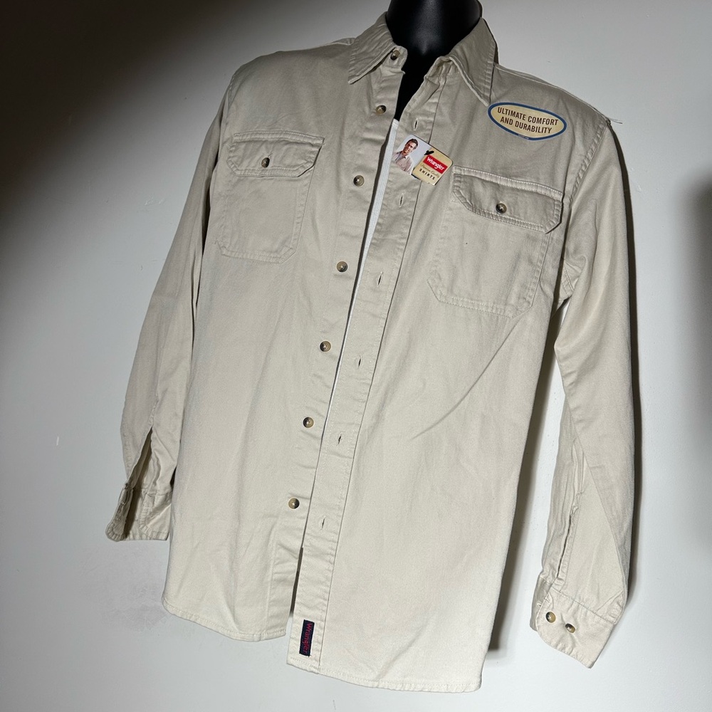 Men’s wrangler button up shirt New!
